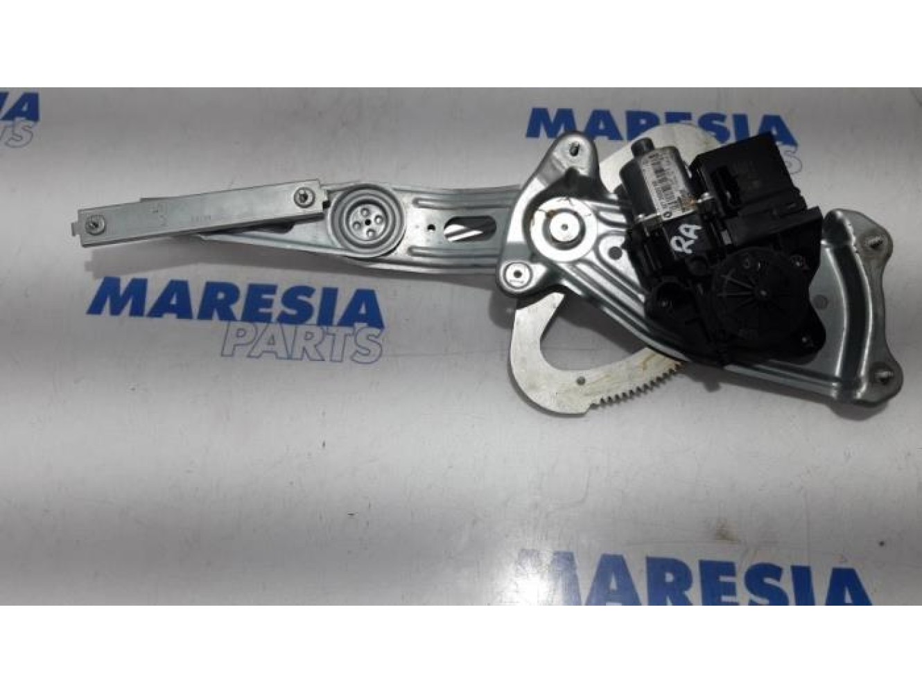 Renault - Scenic - Rear door window mechanism 4-door, right