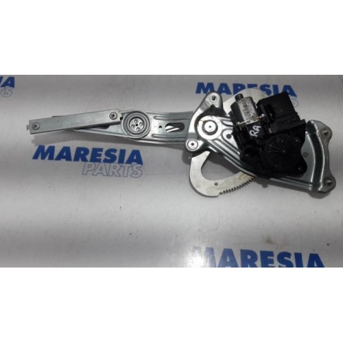 Renault - Scenic - Rear door window mechanism 4-door, right