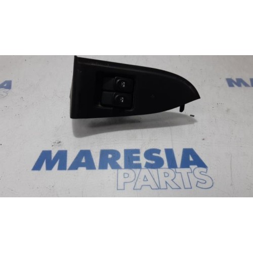 Renault - Kangoo - Electric window switch