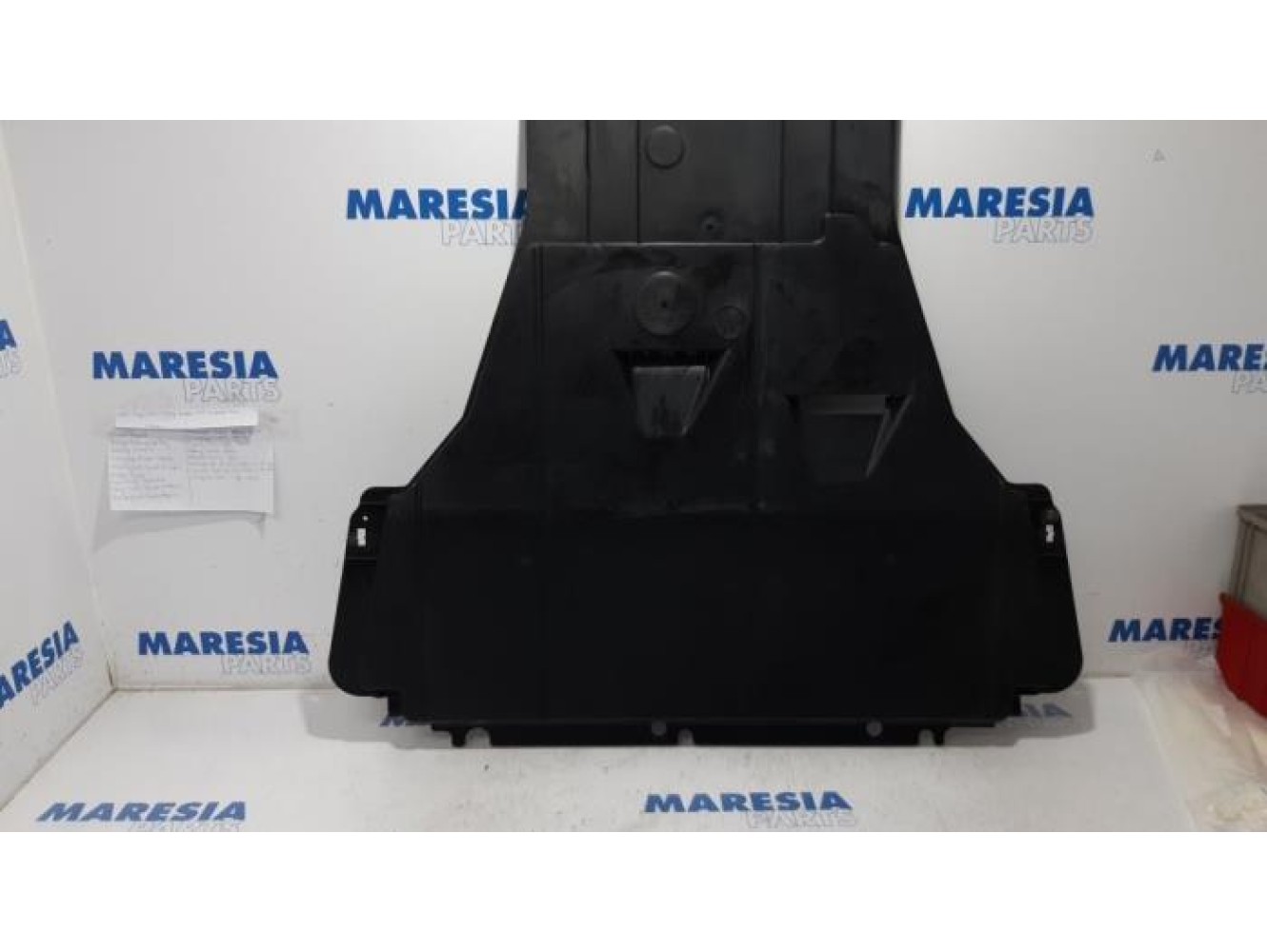 Renault - Scenic - Engine protection panel