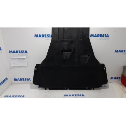 Renault - Scenic - Engine protection panel