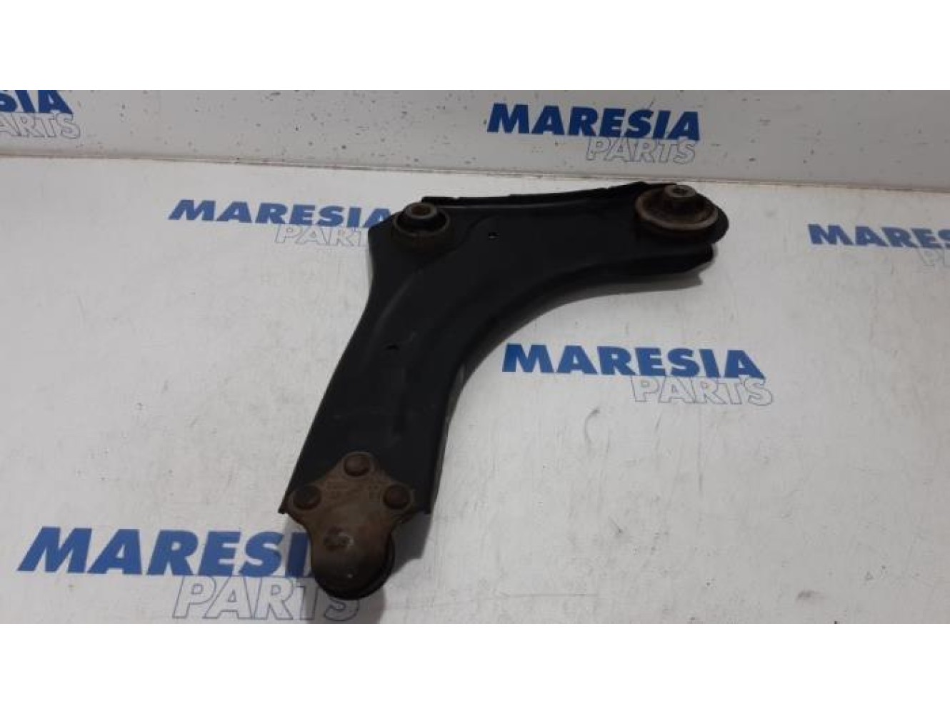 Renault - Scenic - Front lower wishbone, right