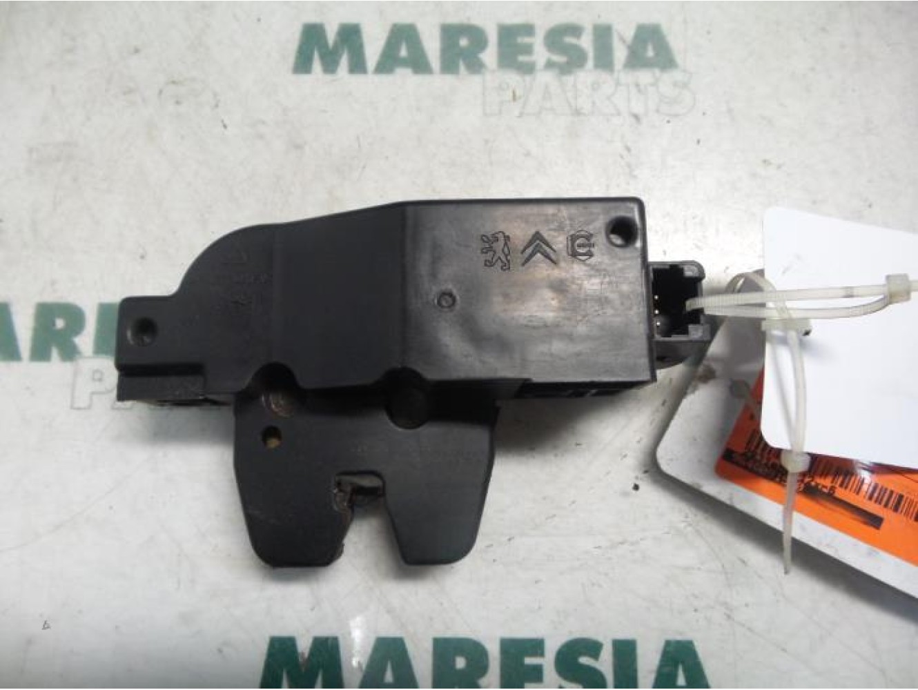 Peugeot - 307 - Tailgate lock mechanism