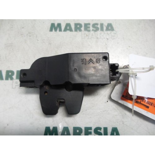 Peugeot - 307 - Tailgate lock mechanism