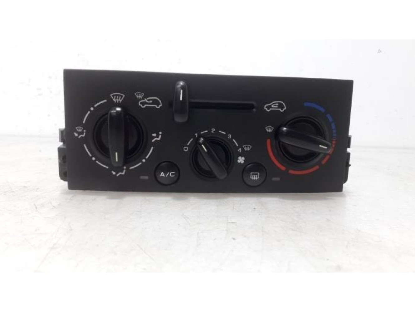 Peugeot - 207 - Panneau de commandes chauffage
