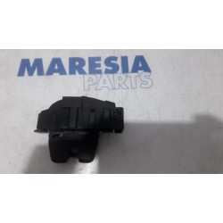 Peugeot - 207 - Tailgate lock mechanism