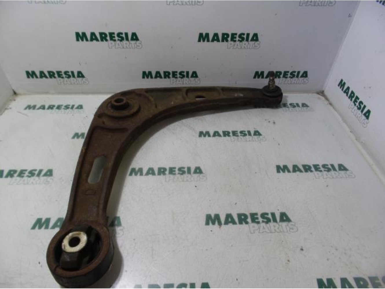 Renault - Laguna - Front lower wishbone, right
