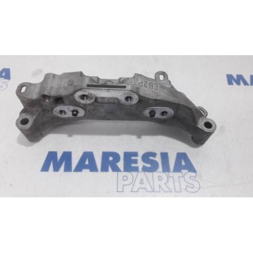 Peugeot - 2008 - Engine mount