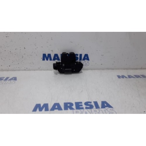 Peugeot - 5008 - Tailgate lock mechanism