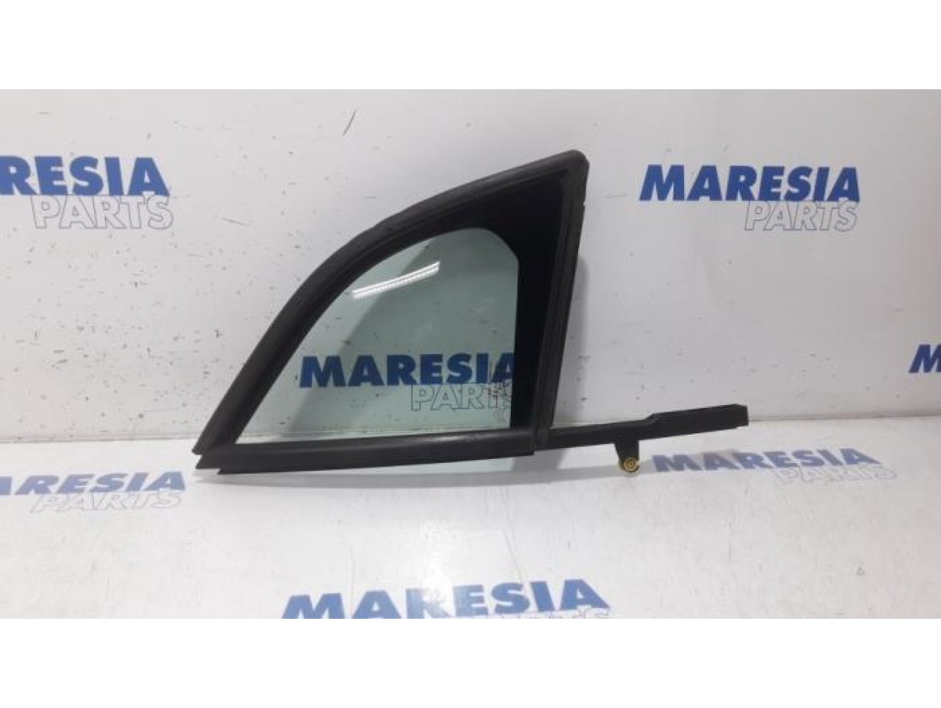 Citroen - DS3 - Quarter light, front right