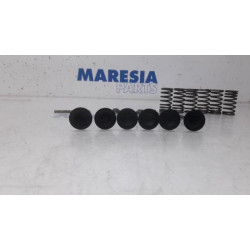Renault - Clio - Cylinder head