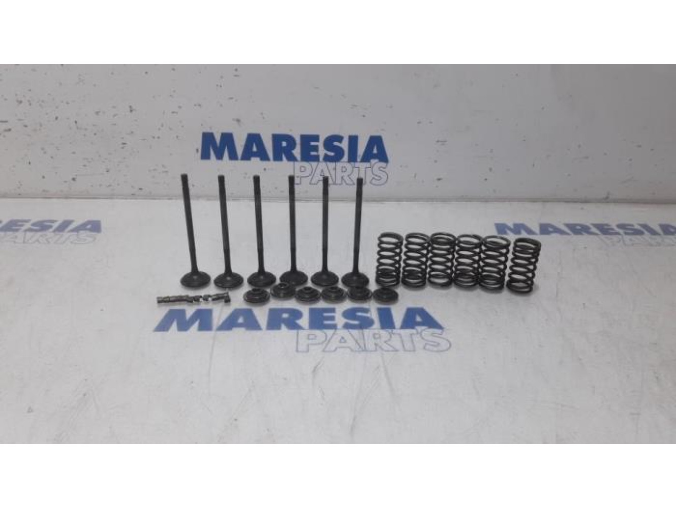 Renault - Clio - Cylinder head