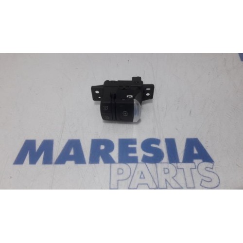 Renault - Kadjar - Parking brake switch