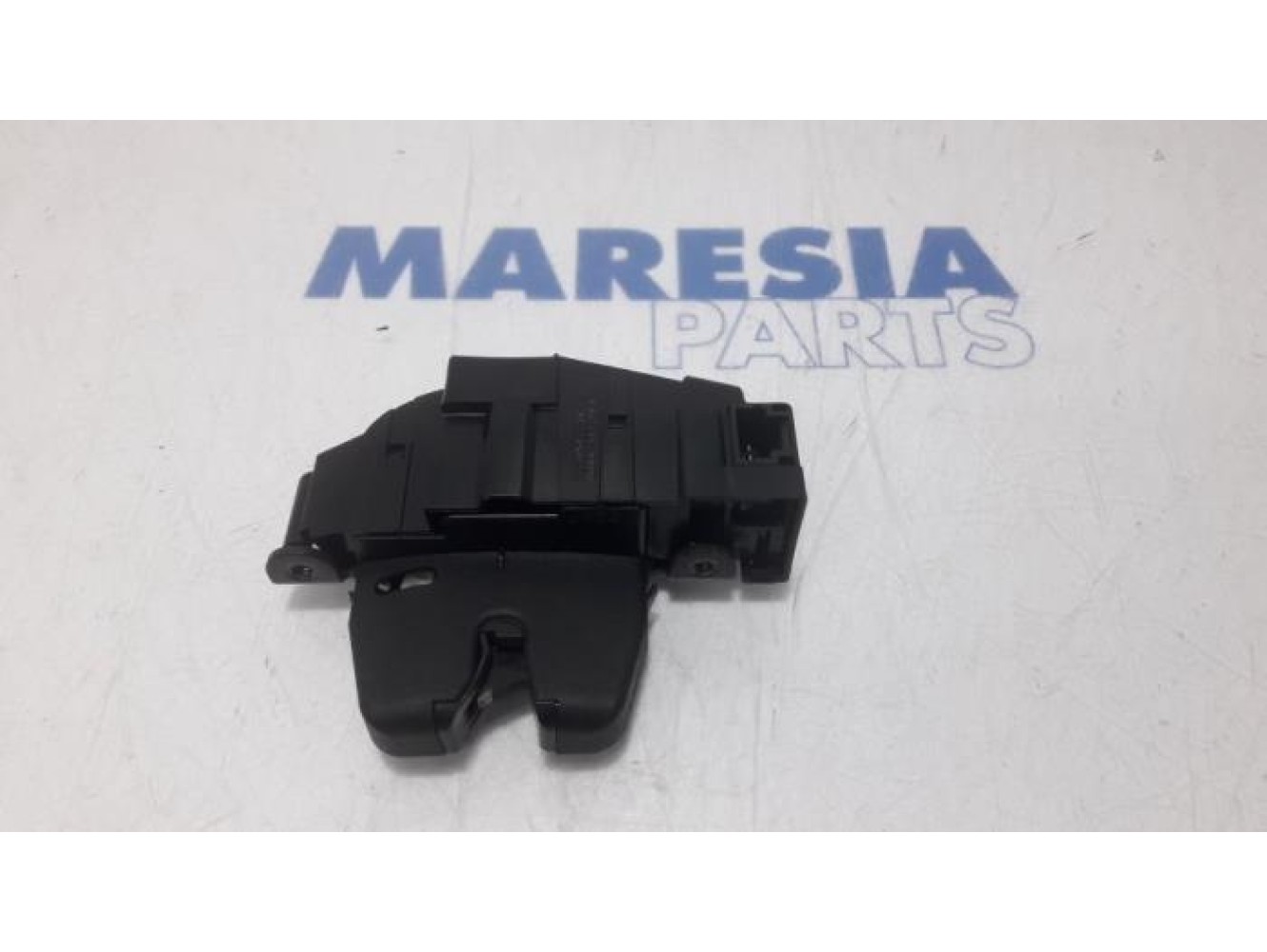 Peugeot - 308 - Tailgate lock mechanism
