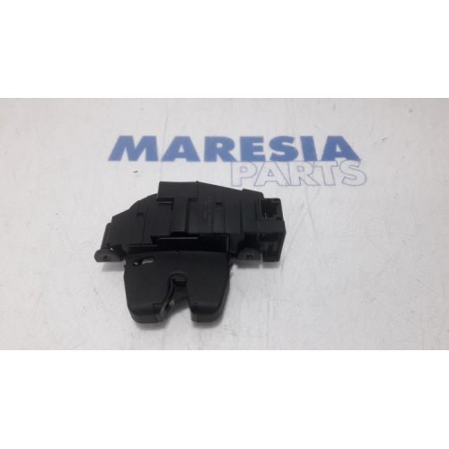Peugeot - 308 - Tailgate lock mechanism