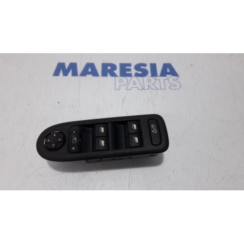 Peugeot - 308 - Multi-functional window switch