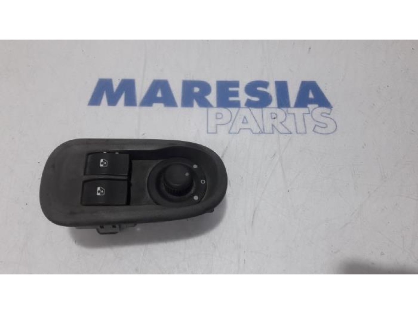 Renault - Master - Multi-functional window switch