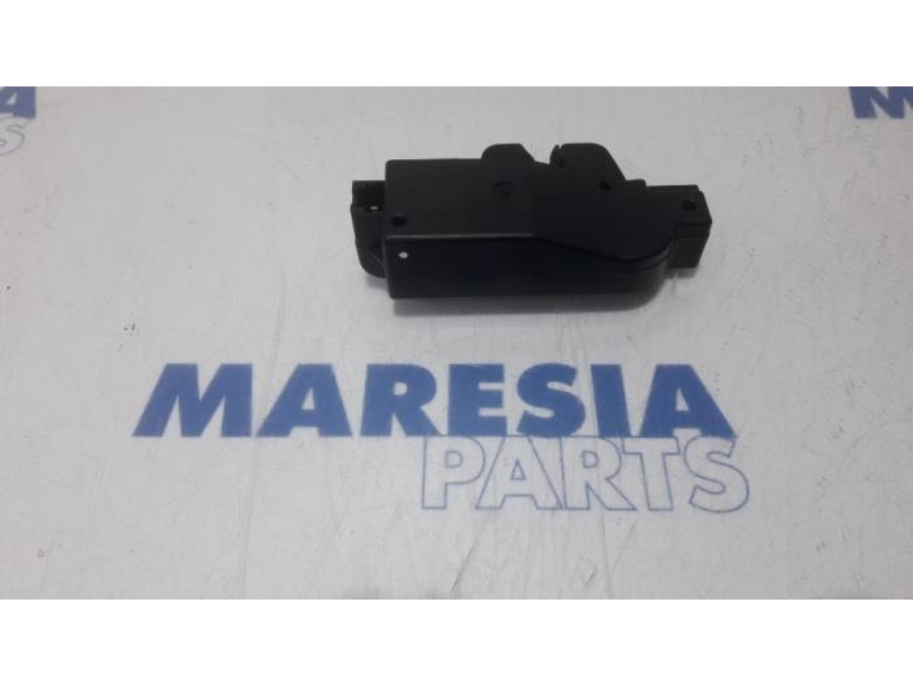 Citroen - C6 - Tailgate lock mechanism