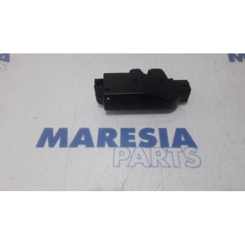 Citroen - C6 - Tailgate lock mechanism