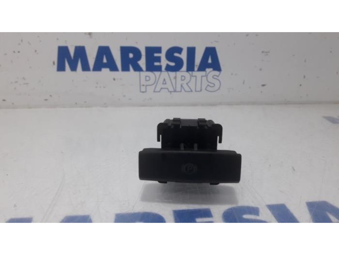 Citroen - C6 - Parking brake switch