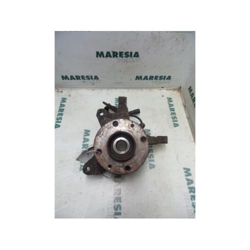 Renault - Megane - Fusee links-voor