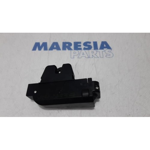 Peugeot - 307 - Tailgate lock mechanism
