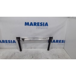 Renault - Megane - Radiator bar