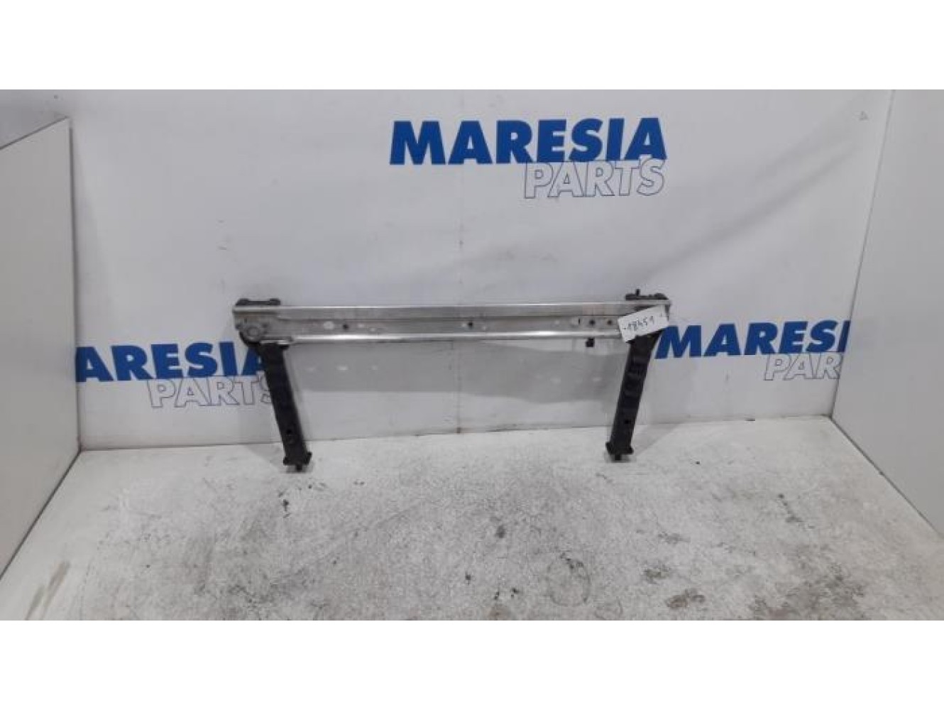 Renault - Megane - Radiator bar
