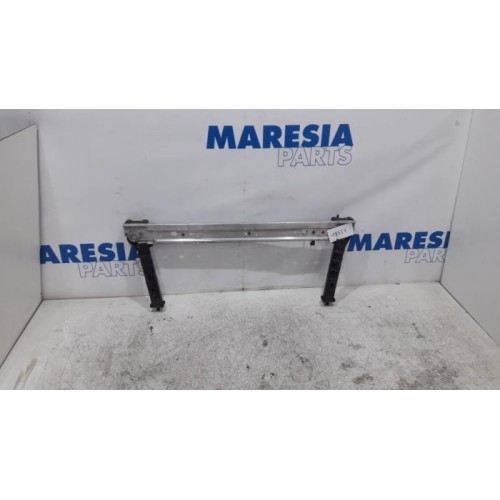 Renault - Megane - Radiator bar