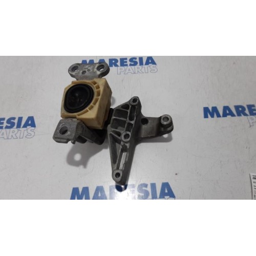 Renault - Megane - Engine mount