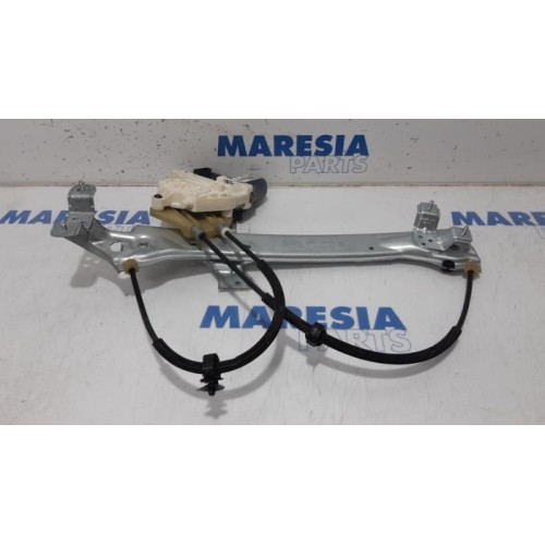Renault - Megane - Rear door window mechanism 4-door, right