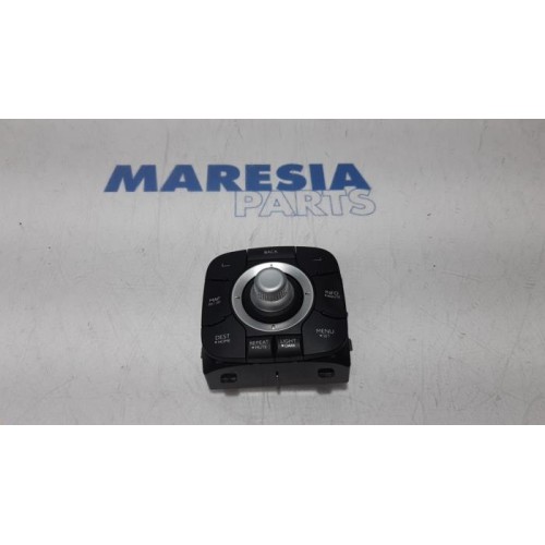 Renault - Megane - Navigation control panel