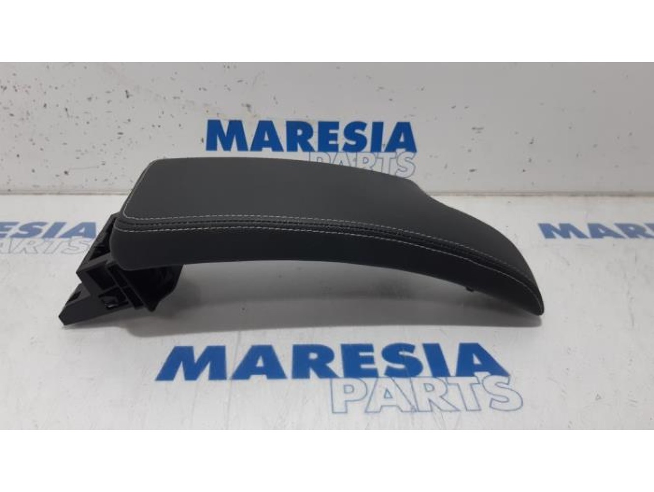 Renault - Megane - Armrest