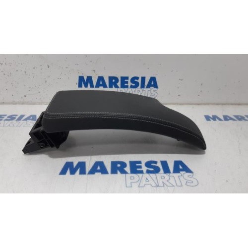 Renault - Megane - Armrest