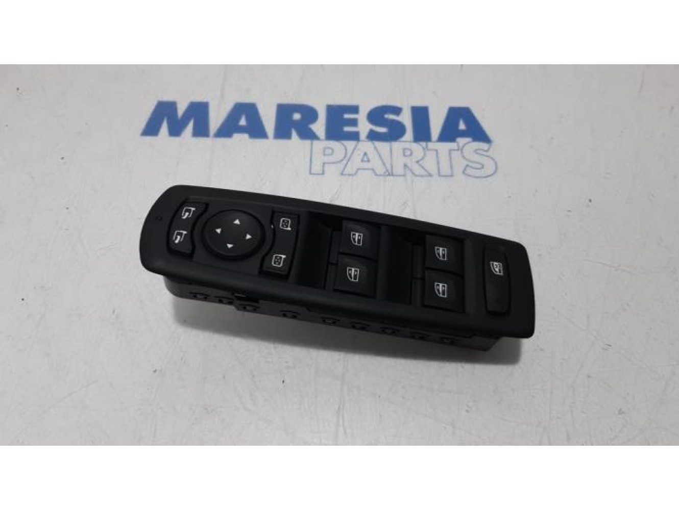 Renault - Megane - Multi-functional window switch