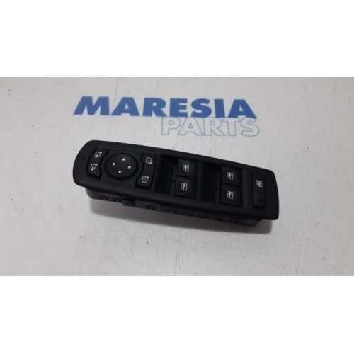 Renault - Megane - Multi-functional window switch