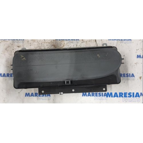 Renault - Megane - Right airbag (dashboard)