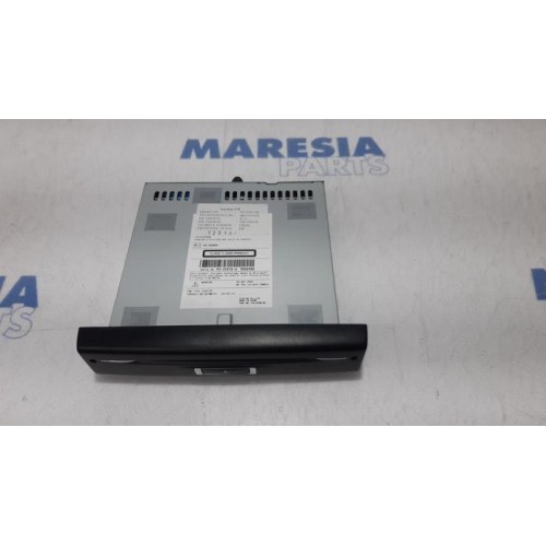 Peugeot - 208 - CD changer