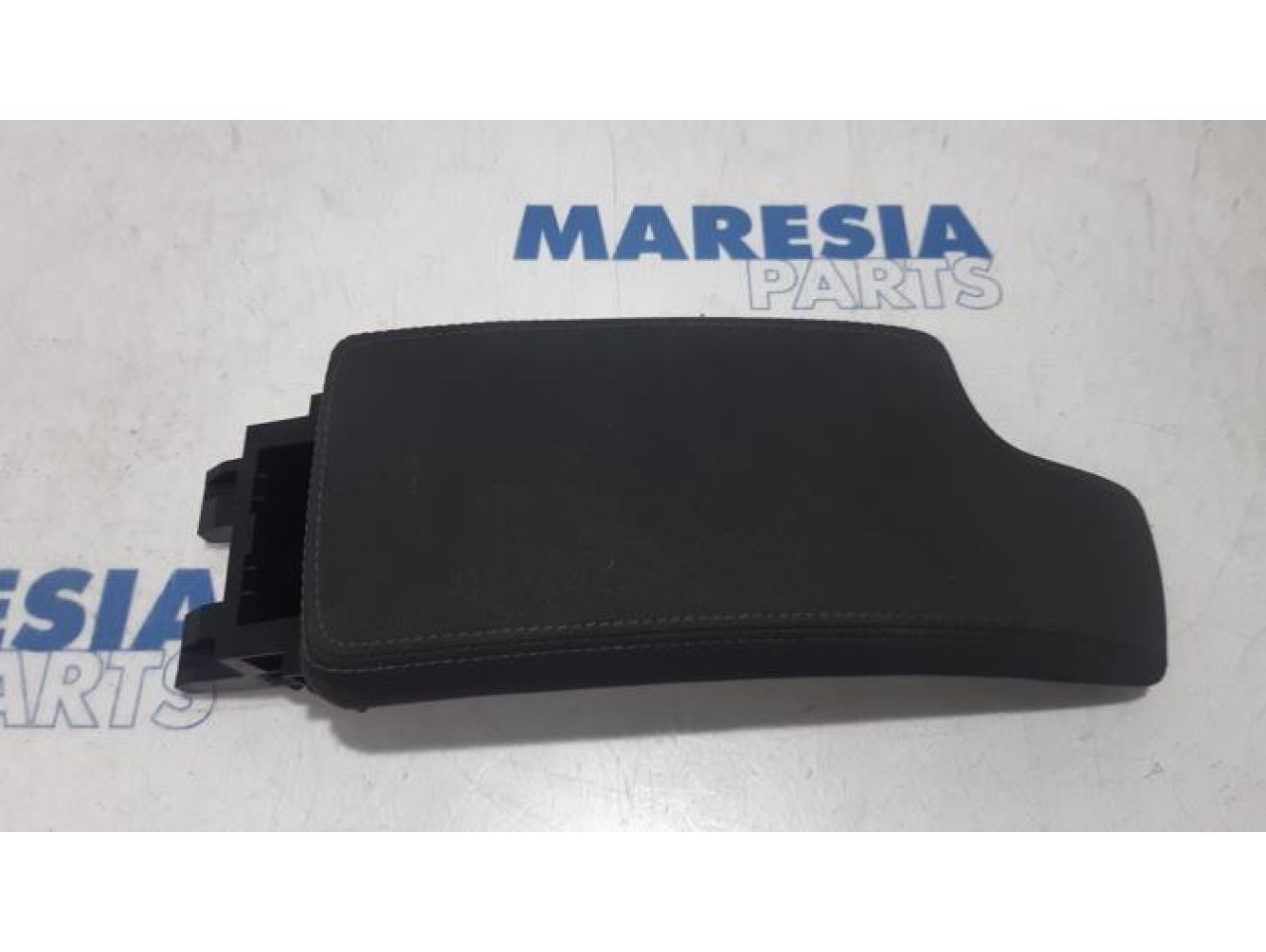 Renault - Megane - Armrest