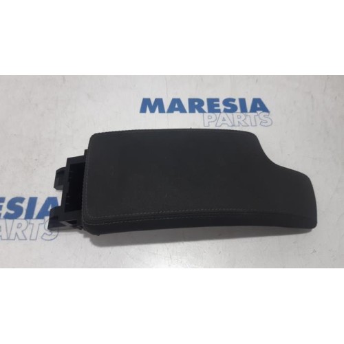 Renault - Megane - Armrest