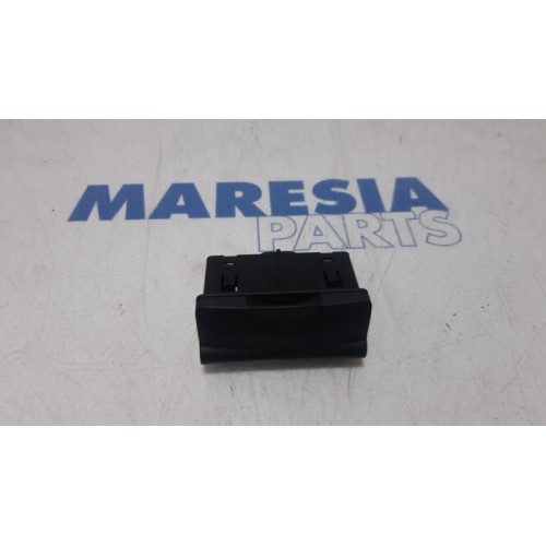 Renault - Megane - AUX/USB aansluiting