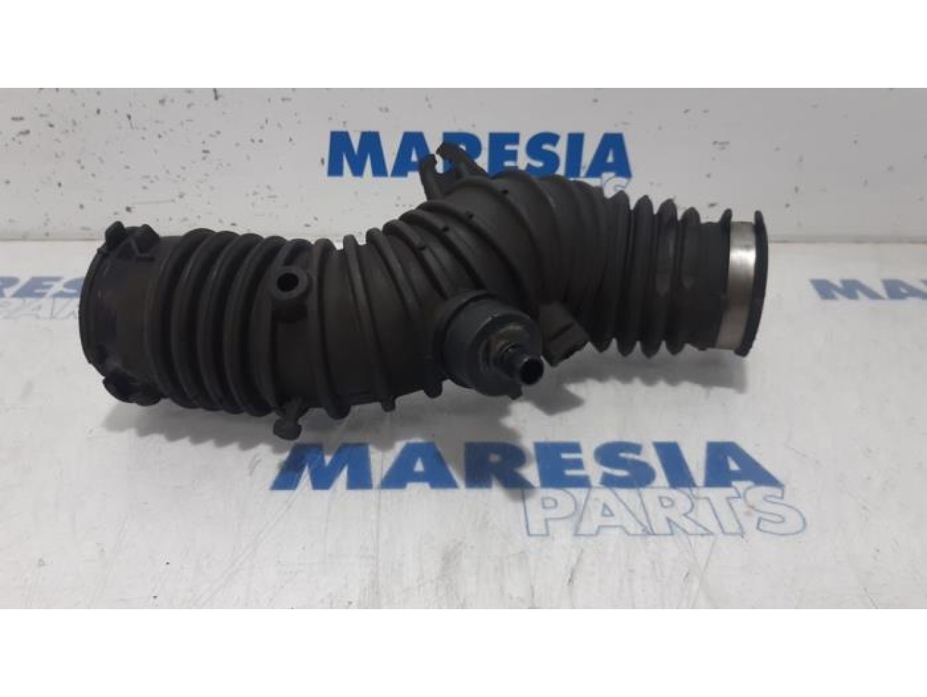 Renault - Megane - Air intake hose