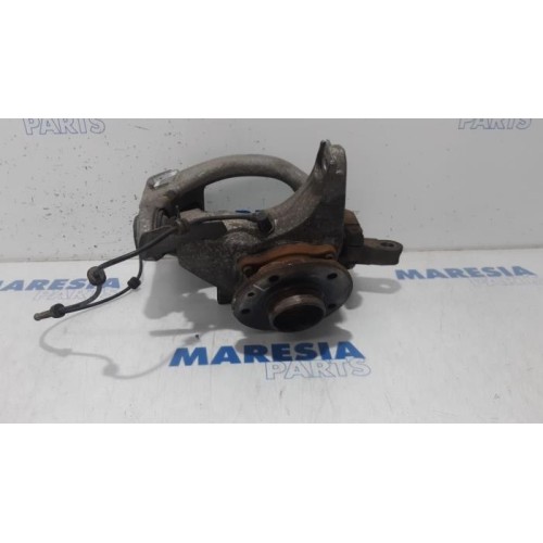Renault - Megane - Fusee links-voor