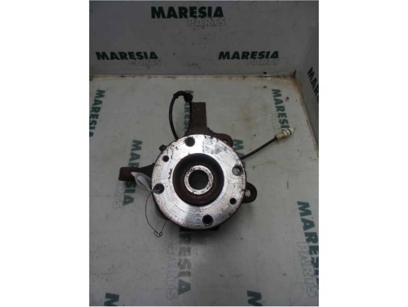 Renault - Kangoo - Knuckle, front right