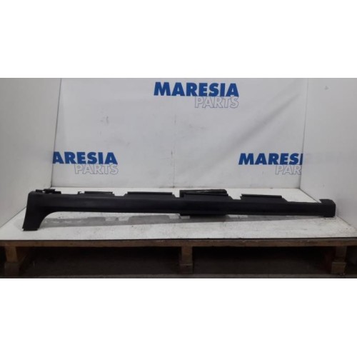 Citroen - C3 - Side skirt, left