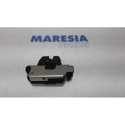 Peugeot - 208 - Tailgate lock mechanism