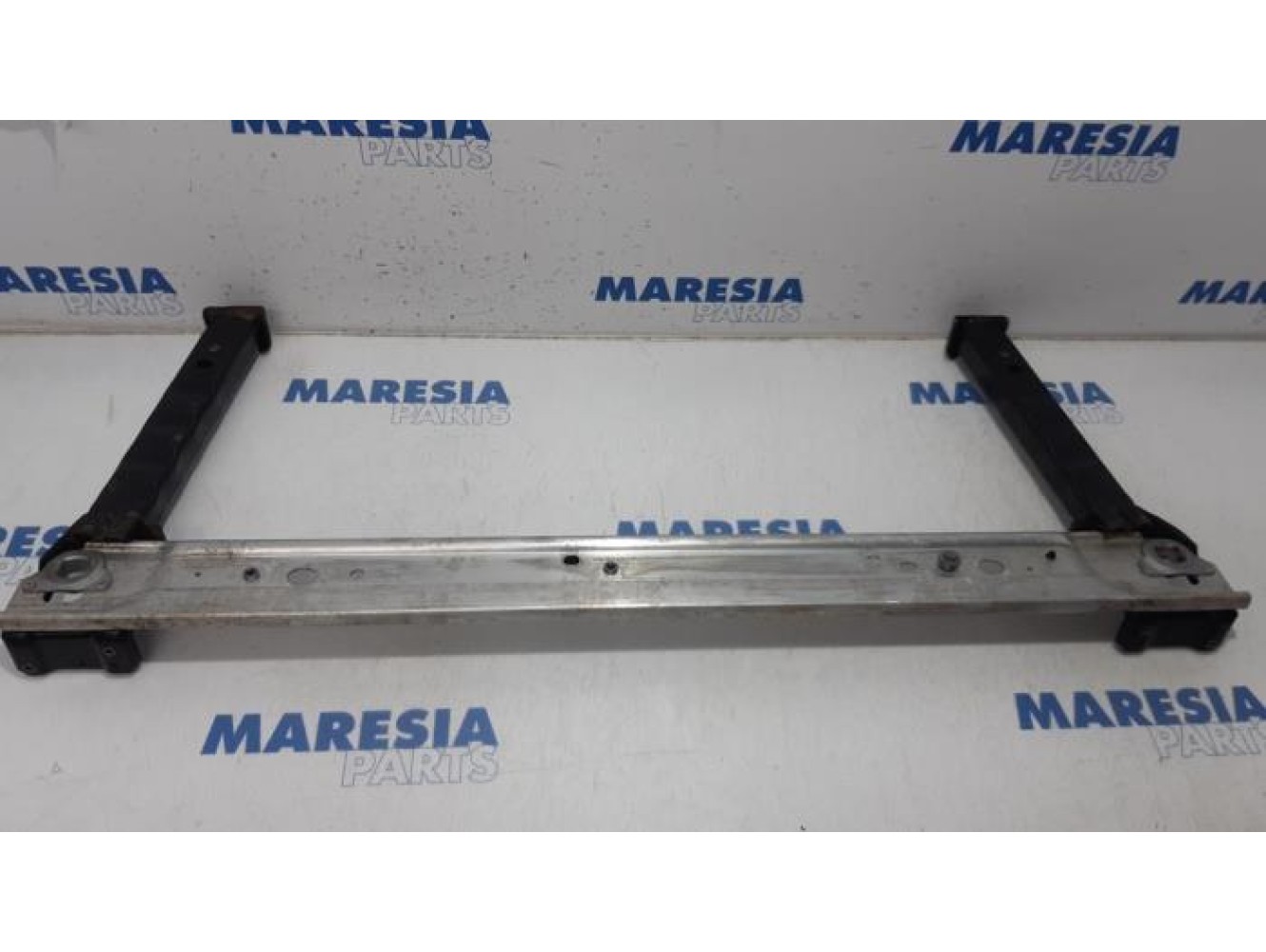Renault - Megane - Radiator bar