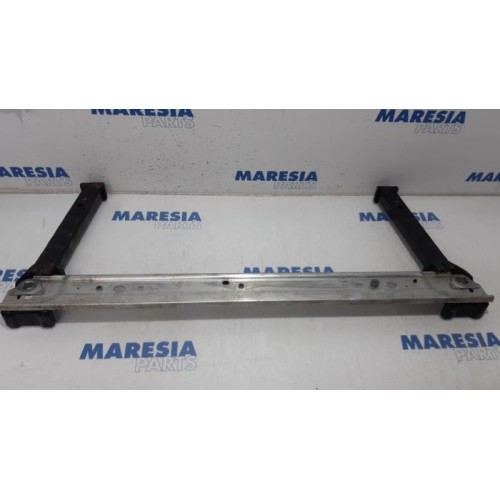 Renault - Megane - Radiator bar