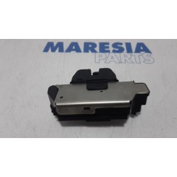 Citroen - DS3 - Tailgate lock mechanism