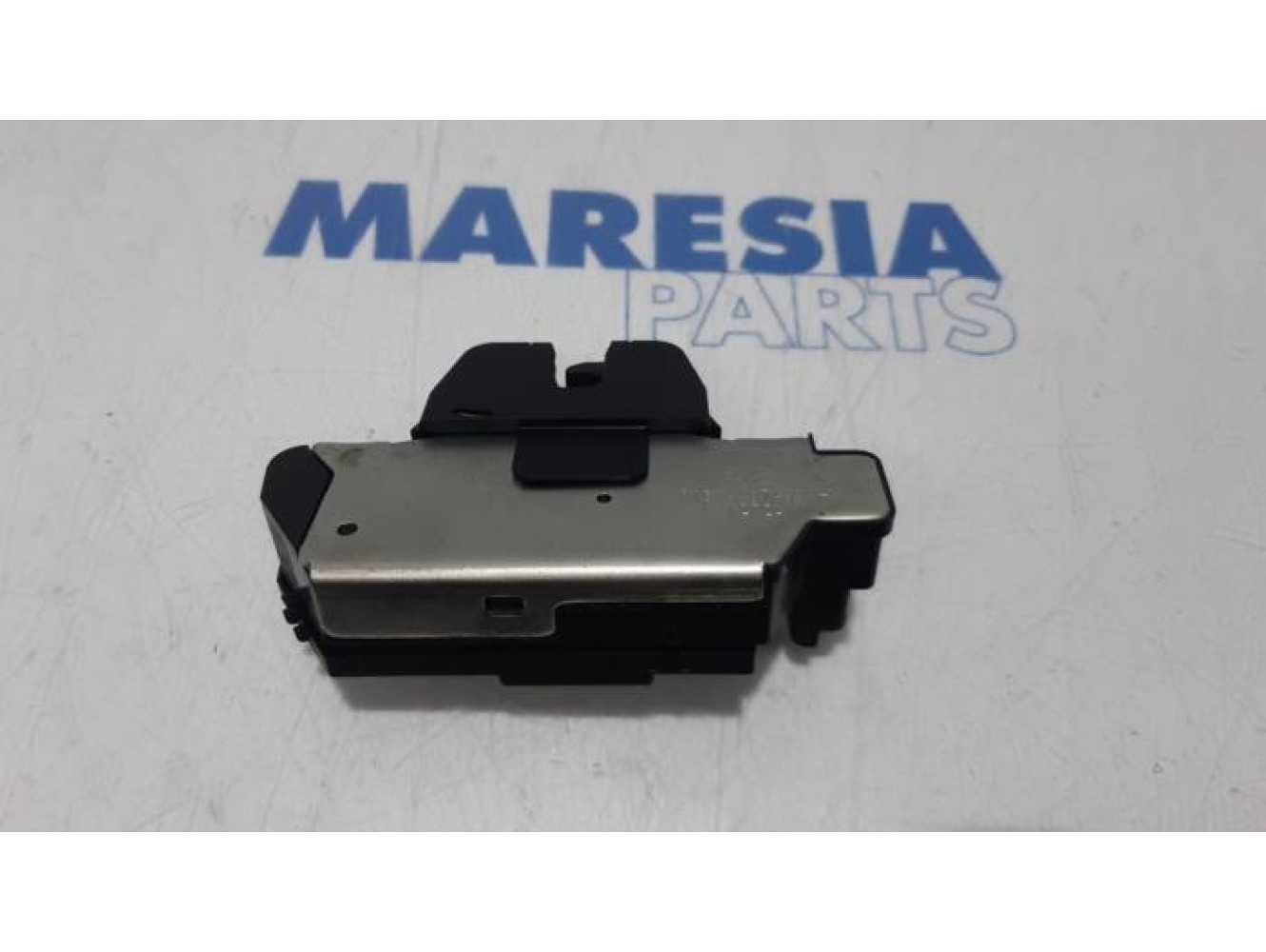 Citroen - DS3 - Tailgate lock mechanism